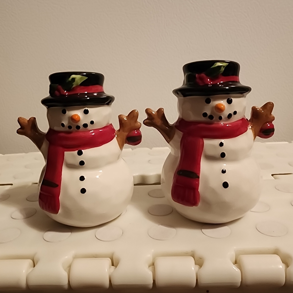 Snowman Salt and Pepper Shakers.